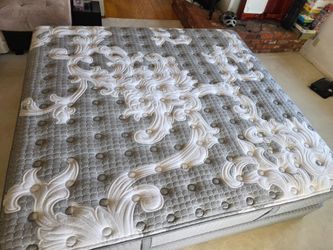 King size Reatonic mattress and box spring
