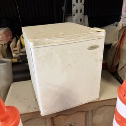Whirlpool Mini Fridge 