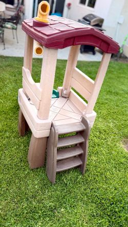 Kids house and slide indoor or outdoor in good condition
