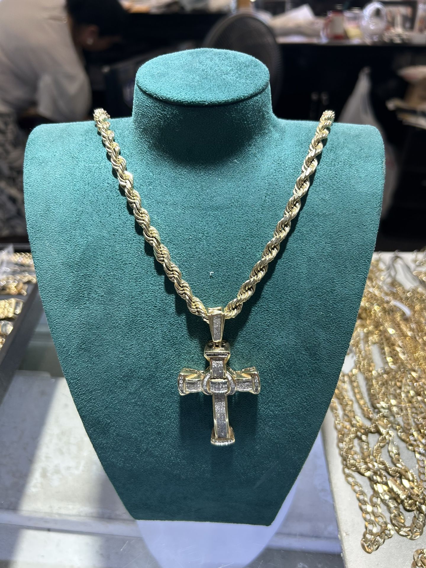 14k Yellow Gold Men’s 123 Gram Set Rope Chain Necklace With Cross Pendant 4-6 Carats Natural Diamonds