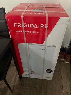 Mini refrigerator 3.2 cu