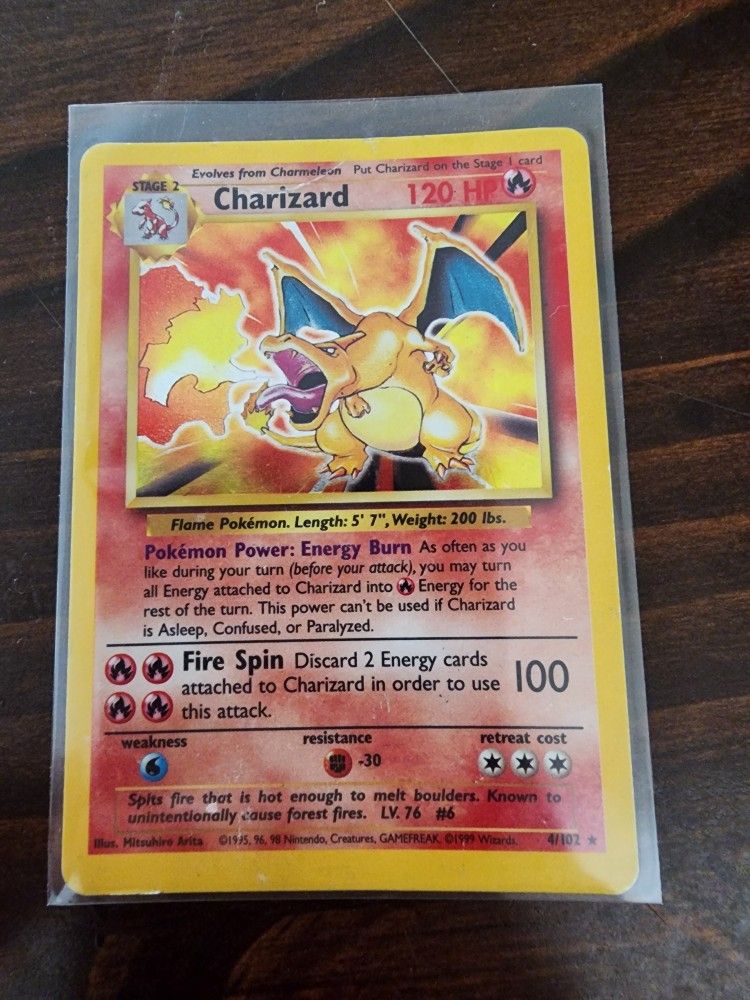 Charizard Pokémon Base Set Holograph #4