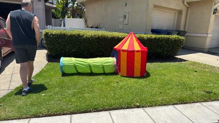 Kids play tent