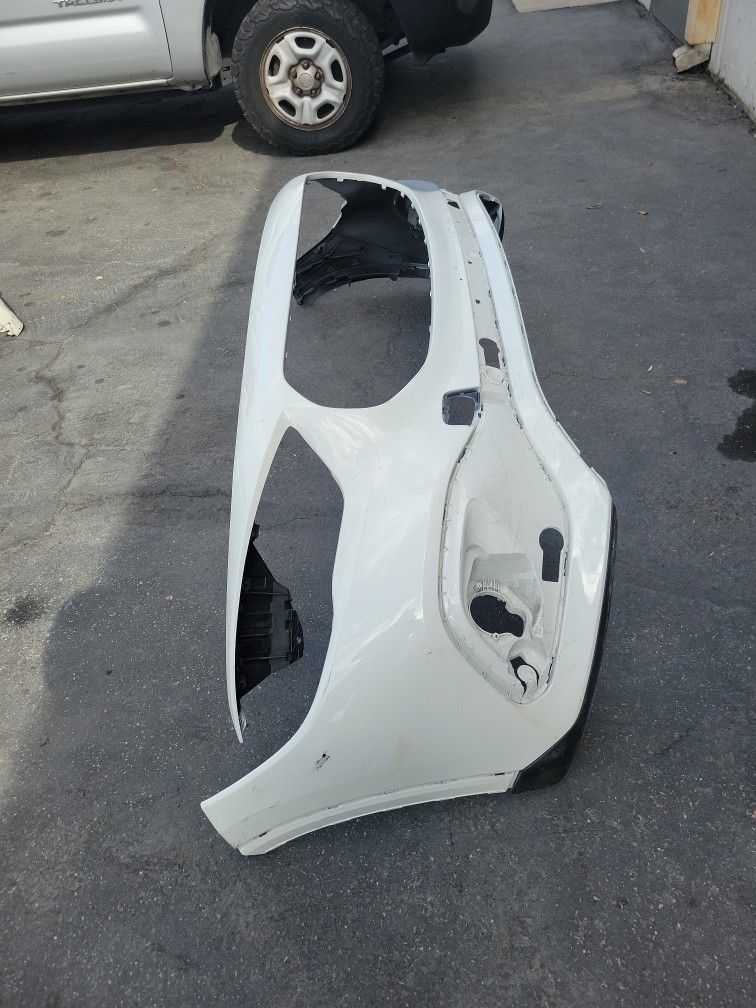 21/22/31 Mercedes Gla 250 Front Bumper 