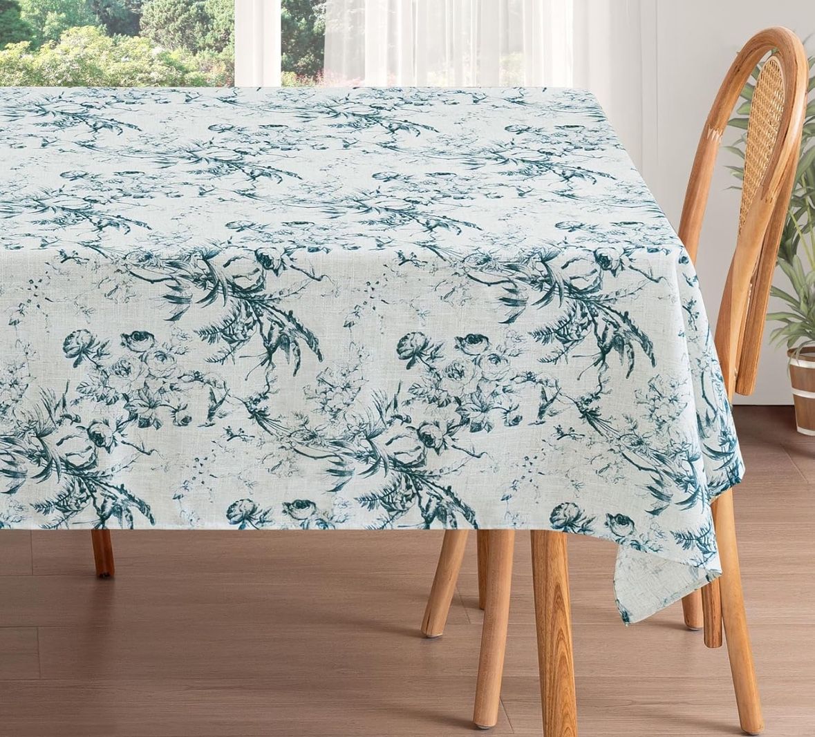 Blue and White Tablecloth Vintage Rectangle Tablecloth, Rustic Blue Floral Table Cloth, Washable Wrinkle Resistant Toile Tablecloth for Restaurants, P