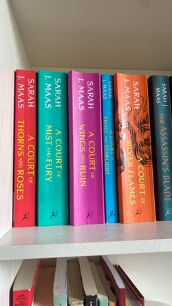 A Court of Thorns and Roses (ACOTAR) Full Collection - Sarah J Maas