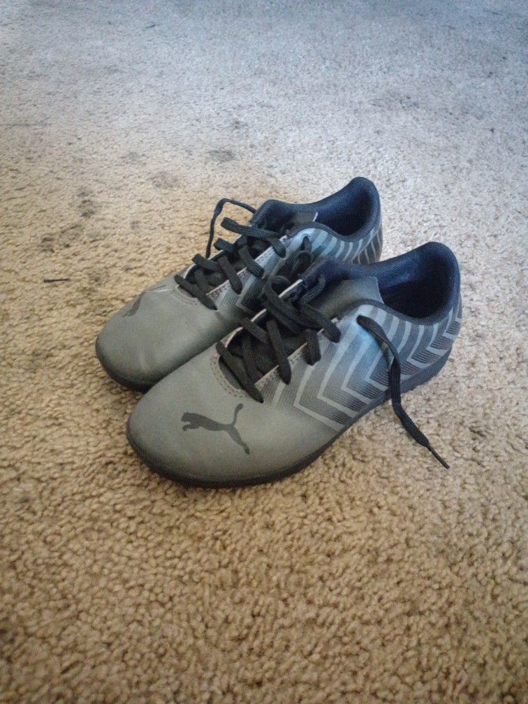 Puma Turf Soccer Shoes Size Kids 2.5