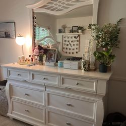 Bedroom Furniture Set