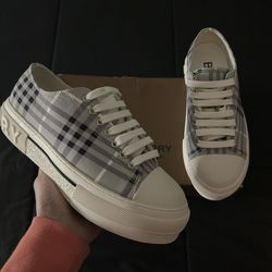 1:1 Burberry Sneakers Size 6