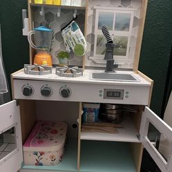 Play Kitchen 