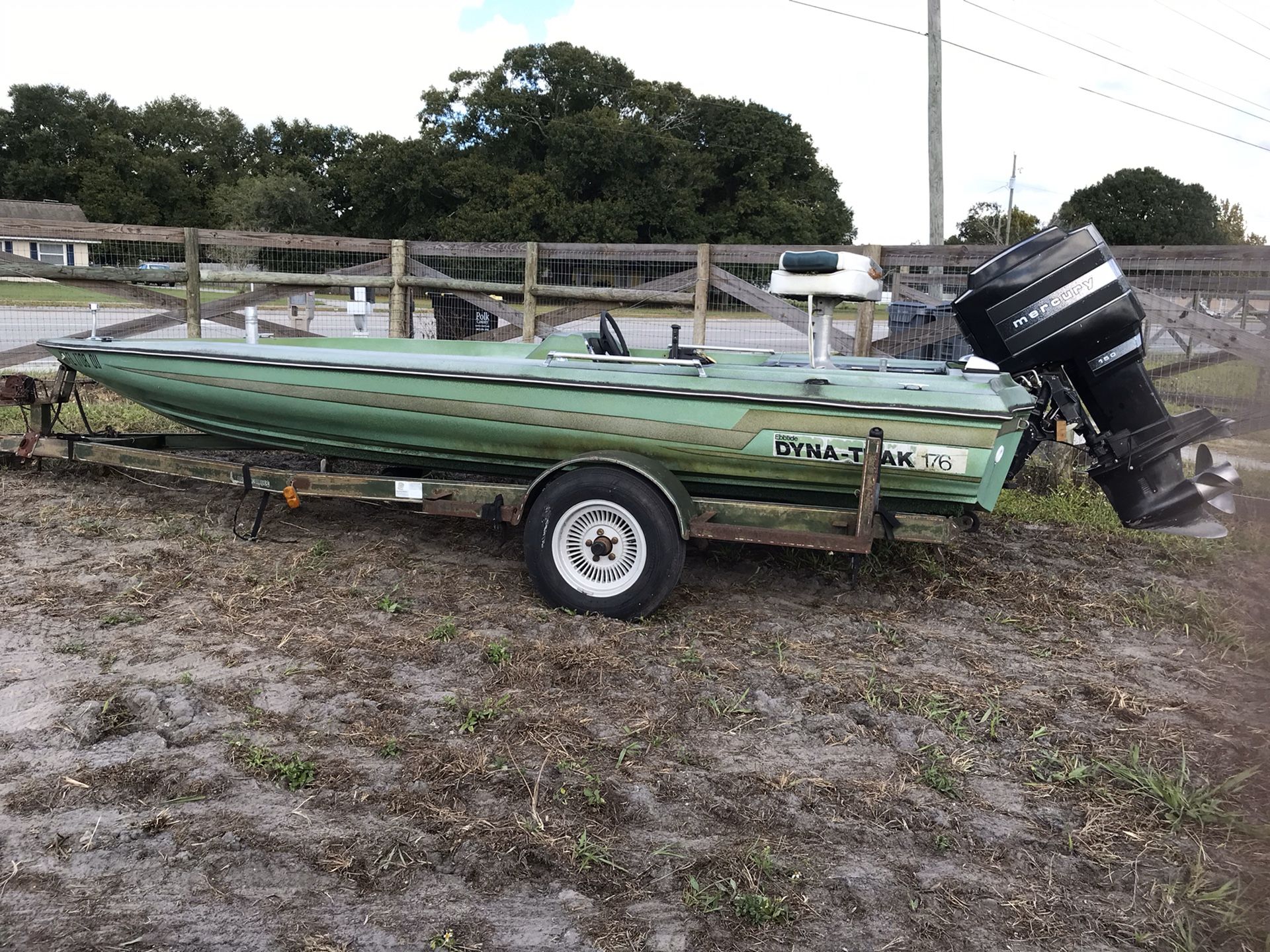 Dyna Trak Bass Boat /As is