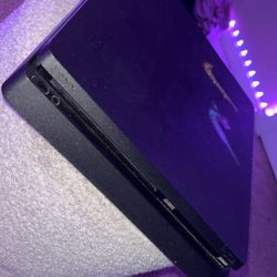 PlayStation 4 Slim 