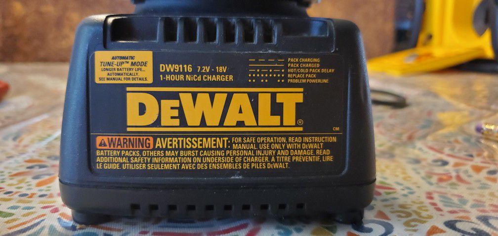 DEWALT DW911 Combination Job Site Radio and 7.2-Volt-18-Volt Battery Charger  for Sale in Phelan, CA OfferUp