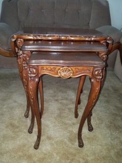 ANTIQUE 1930s QUEEN ANNE STLYE NESTING TABLES