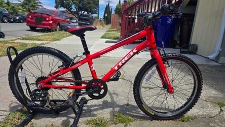 Trek Kids Mountain Bike 20"Tires 
Excellent Condition