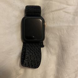 Apple Watch Series 4 40mm No Scratches . Gps Only
