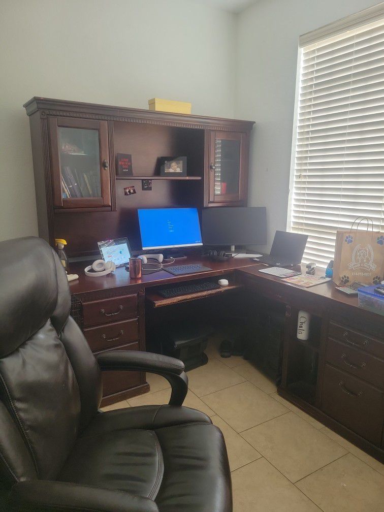 Office Desk with matching file cabinet 