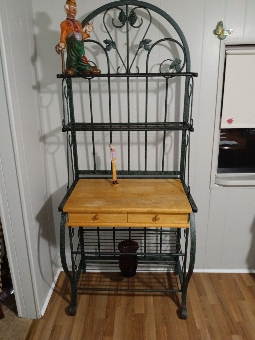 Bakers Rack. Dish Rack, Shelves