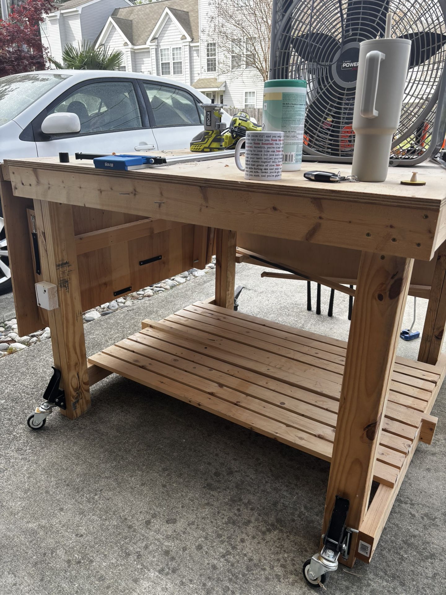Work bench, Mobile With Expanding Edges On 3 Sides