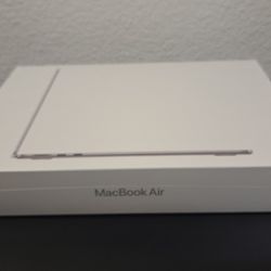 Apple MacBook Air 13.6inch M2 Chip (50$down)