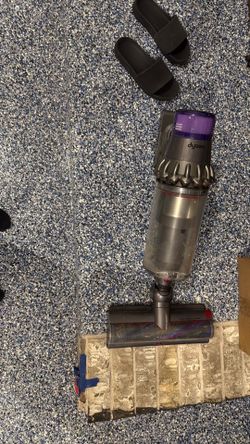 Used pretty good condition WORKING Dyson vacuum v11 no charger and no long stem