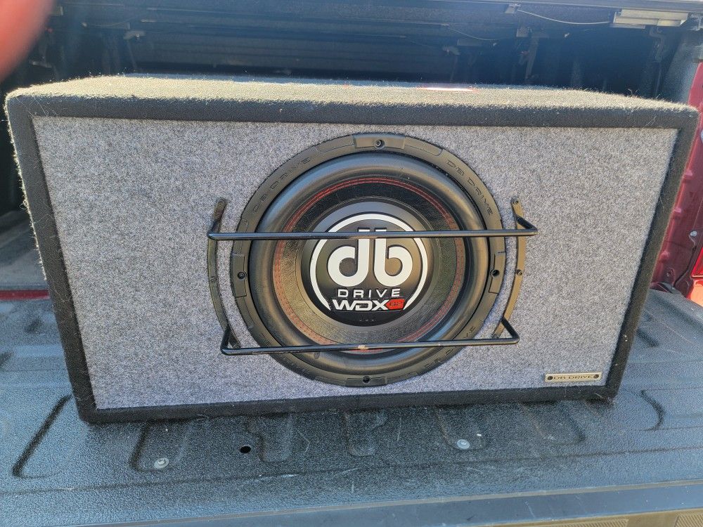 WDX12-1BC WDX subwoofer bass crate Enclosure size 12 excellent condition sounds excellent 1500-watts cash only