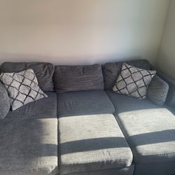 Gray Pull Out Couch 