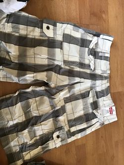 New Levi’s cargo shorts W38
