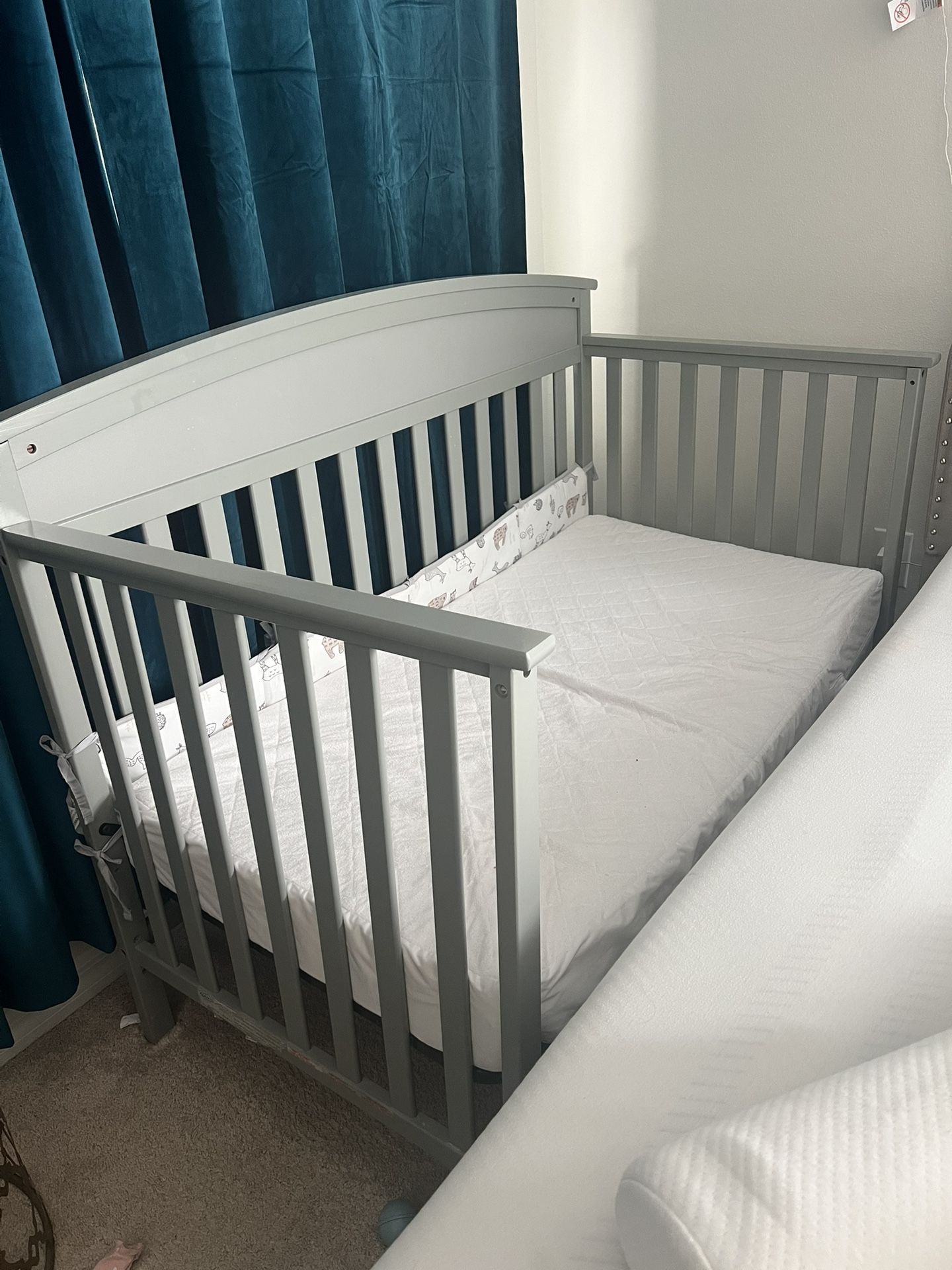 Graco Benton in Convertible Crib Pebble Gray with Mattress and