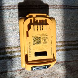 DEWALT 20V XR 4AH BATTERY NEW