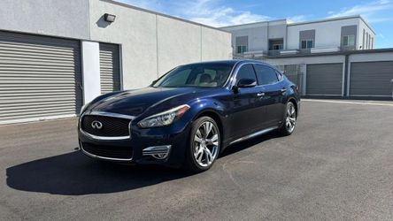 2017 INFINITI Q70