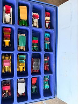 Matchbox with 16 cars models die cast cars and Yesteryear display vintage case