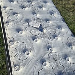 Twin Sized Mattress And Boxspring