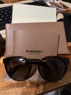 Brandnew Burberry Sunglass