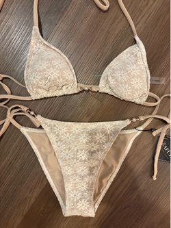 Bathing suit/bikini/swimwear