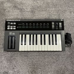 Native Instruments Komplete KontrolS25 Keyboard