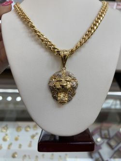 10k gold Miami Cuban chain and pendant combo for a good price!!