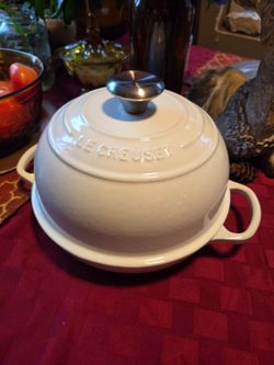 Le Cruset Enameled Cast Iron Bread Oven