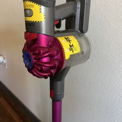Dyson V7 Vacuum (+ Attachments As Shown) And Stand (needs New Filter Or Battery)