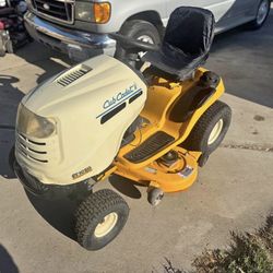 Riding Cub cadet Lawn mower