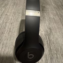 Beats solo 4