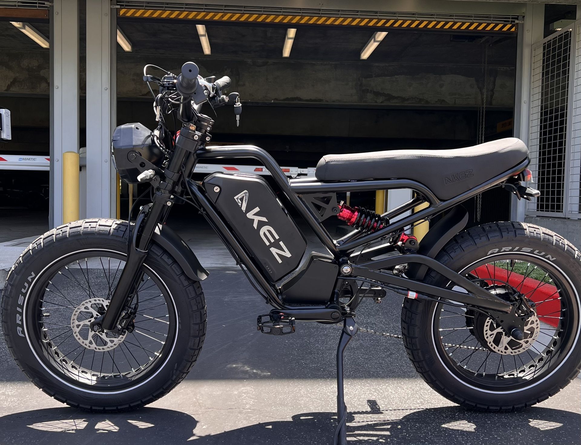 ✅ New - 52Volt/1500W/3000W Electric Dirt Bike Style E-Bike, 25ah Battery, 40mph