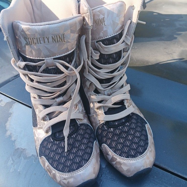 Society NINE GOLD AND BLACK WITH LACE BOOTIES SIZE 8.5