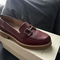 WOMEN LOAFER SIZE 8.5M