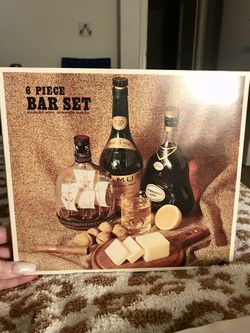 Very nice vintage bar set (never been used)