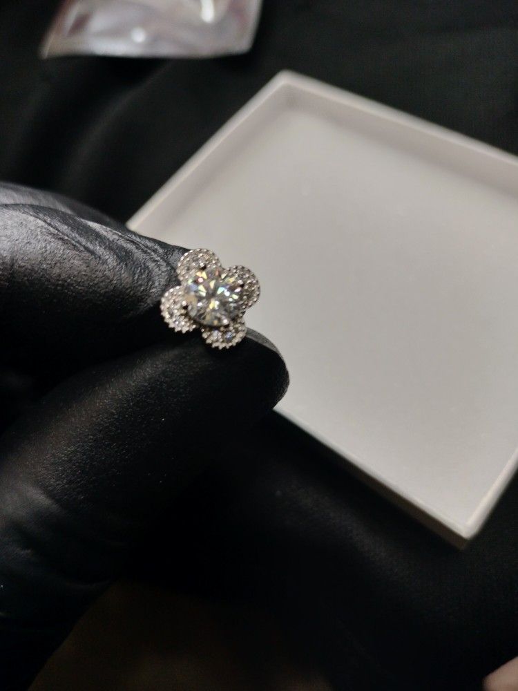 silver clover moissanite earrings