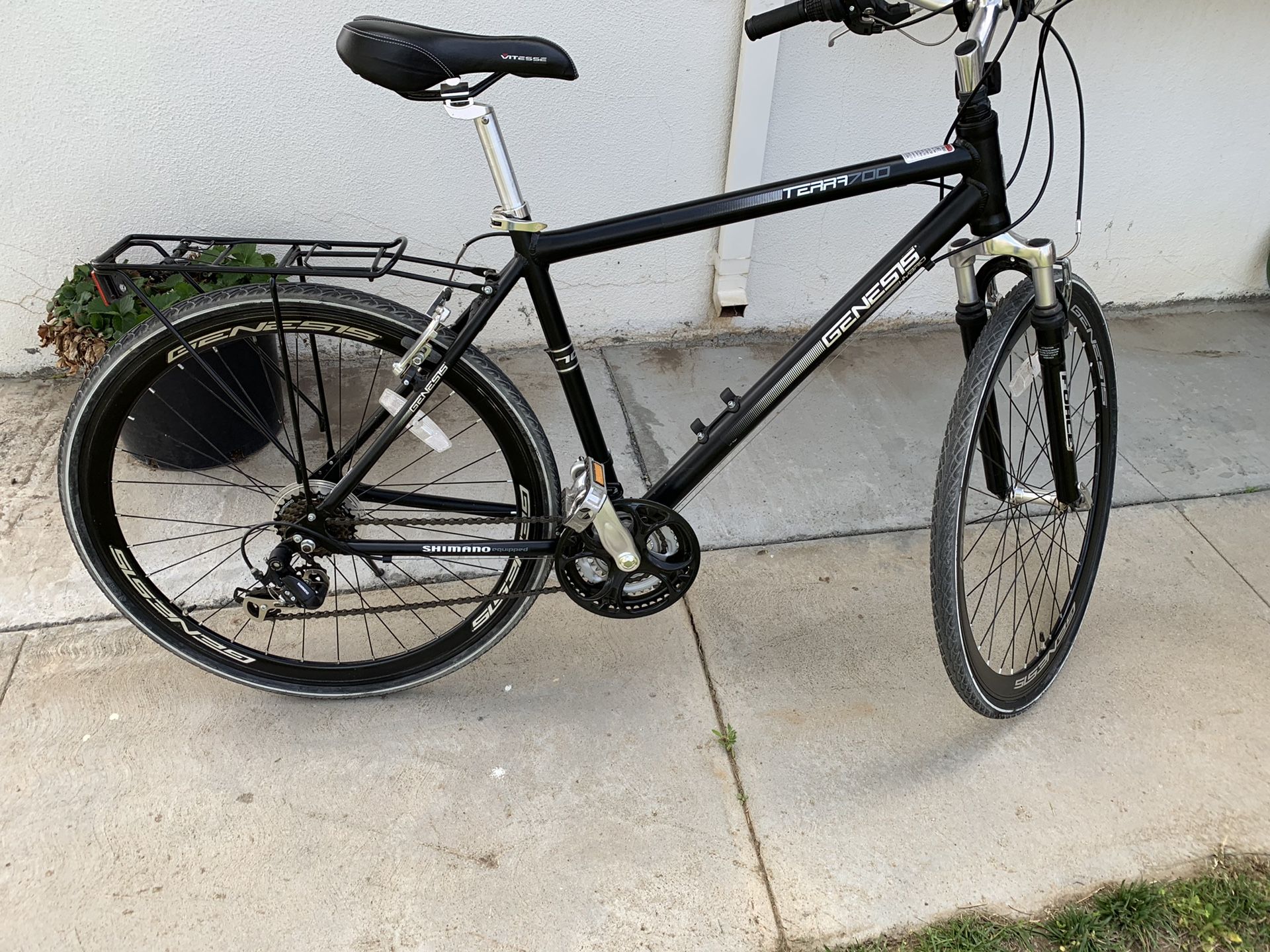 Genesis Terra 700 hybrid bike. for Sale in Lancaster CA OfferUp