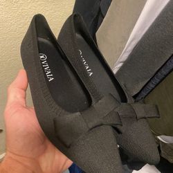 Vivaia Pointed-Toe Bow Flats-Black