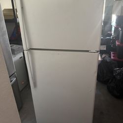 GE White Fridge
