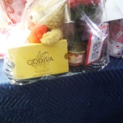 Godiva Valentine W/Plush Bear 60